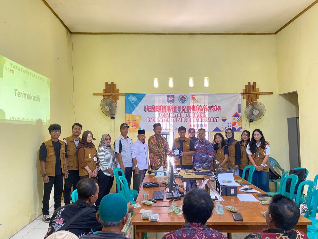 photo_6061976722468441654_y