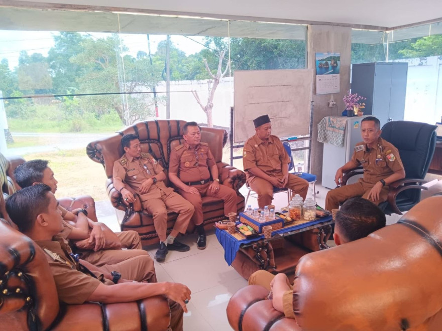 DINAS LINGKUNGAN HIDUP (DLH) TULANG BAWANG BARAT MENGADAKAN PEMBAHASAN PEMBENTUKAN SATUAN OPERASIONAL KEBERSIHAN LINGKUNGAN DI TINGKAT TIYUH DAN KELURAHAN